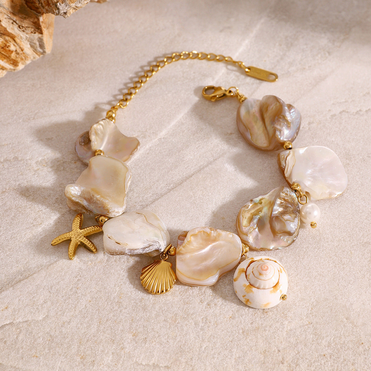 Handcraft Shell Pendent Necklaces for Women