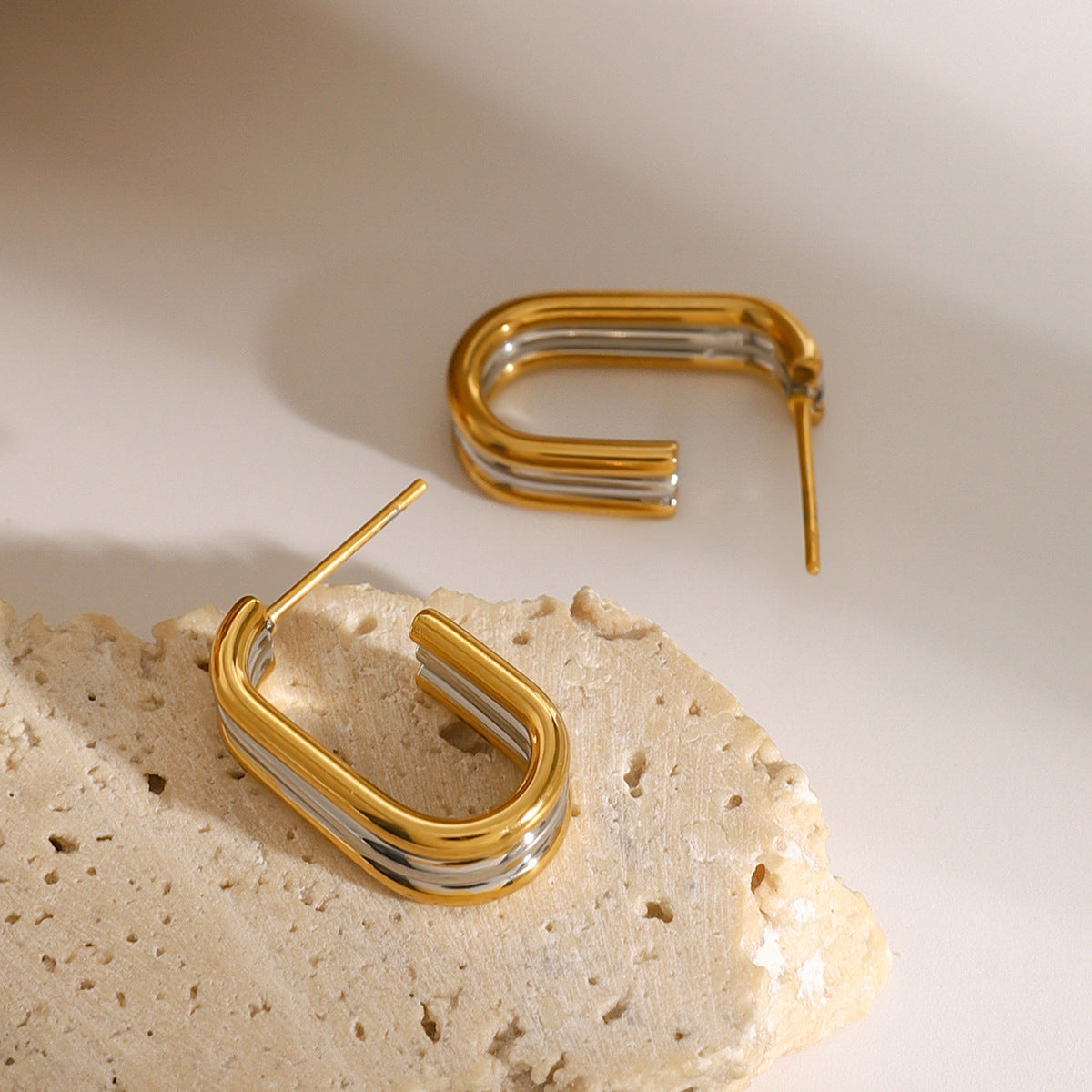 Womens Senior Fashion Hollow Earrings Stainless Steel Low Allergy Light Luxury Style All New Suitable For Woman Jewelry