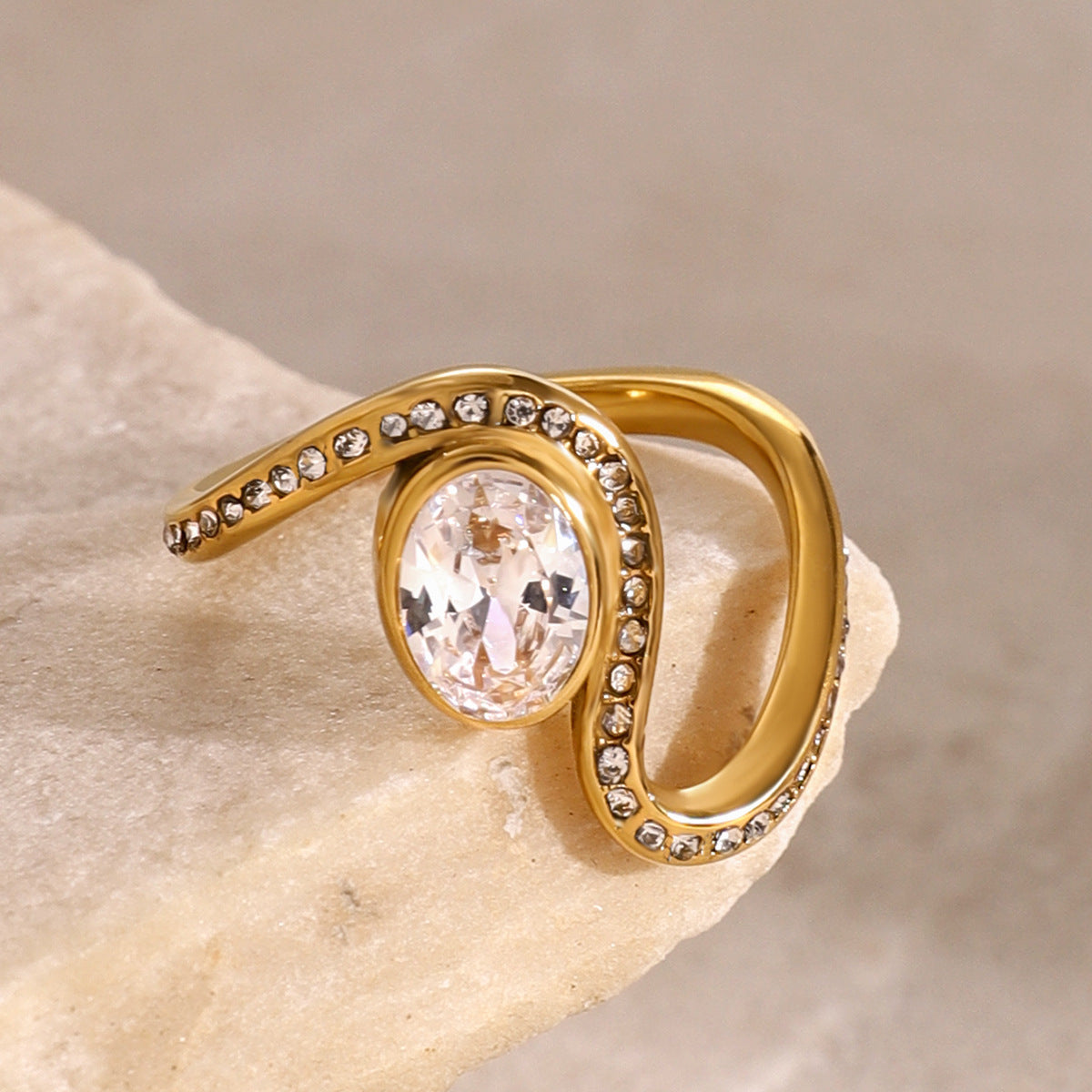 18K Gold Classic Stone Cubic Zirconia Engagement Rings for Women